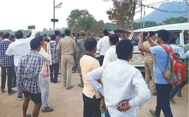 ଅଣସ୍ବୀକୃତିପ୍ରାପ୍ତ ଗାଡ଼ିରେ ଭୋଟବାକ୍ସ ନେବାରୁ ଭଙ୍ଗାରୁଜା