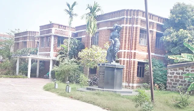 ଓଡ଼ିଶୀ ଗବେଷଣା କେନ୍ଦ୍ରରେ ବିକଳ ସ୍ଥିତି: ସ୍ଥାୟୀ କର୍ମଚାରୀ ନାହାନ୍ତି, ମୁଖ୍ୟ ନିର୍ବାହୀ ବି ଭାରପ୍ରାପ୍ତ