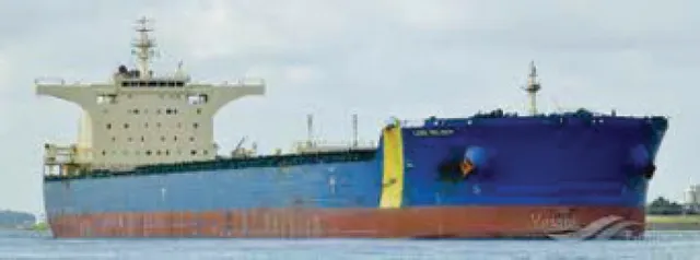 ପାରାଦୀପ ବନ୍ଦରରେ ବୃହତ୍‌ ଜାହାଜ