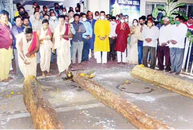 ଶ୍ରୀପଞ୍ଚମୀରେ ଅନୁକୂଳ ହେଲା ରଥକାଠ; ତିନି ଧଉରା କାଠ ରଖି ପୂଜାର୍ଚ୍ଚନା, ନିର୍ବିଘ୍ନରେ ରଥଯାତ୍ରା ଶେଷ ପାଇଁ କଲେ ପ୍ରାର୍ଥନା