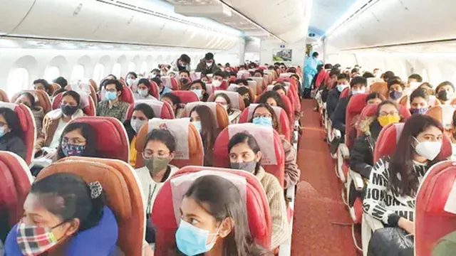 ମୁମ୍ବାଇ ପହଞ୍ଚିଲେ ୨୧୯ ଭାରତୀୟ ଛାତ୍ର, ସ୍ବାଗତ କଲେ କେନ୍ଦ୍ରମନ୍ତ୍ରୀ ପୀୟୂଷ ଗୋୟଲ