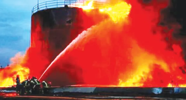 ତେଲ ଟାଙ୍କି, ଖାଦ୍ୟ ଗୋଦାମକୁ ଧ୍ୱଂସ କରୁଛି ରୁଷ; ସହାୟତା ନମିଳିଲେ ସବୁକିଛି ଧ୍ୱଂସ ହେବ: ଜେଲେନ୍‌ସ୍କି