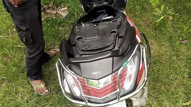 ଆଖି ସାମ୍ନାରେ ସ୍କୁଟି ଡିକି ଭାଙ୍ଗିଲେ, ନେଇଗଲେ ୧.୯୦ ଲକ୍ଷ