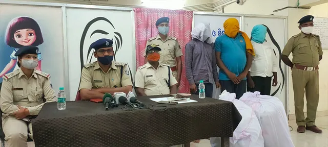 ଛତିଶଗଡ଼ ଚାଲାଣ ବେଳେ ଗଞ୍ଜେଇ ଜବତ, ୩ ଜଣ ଗିରଫ