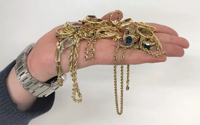 ନକଲି ସୁନା ବନ୍ଧକ ଦେଇ ବ୍ୟାଙ୍କରୁ ୧୦ ଲକ୍ଷ ୬୯ ହଜାର ଟଙ୍କା ଠକେଇ