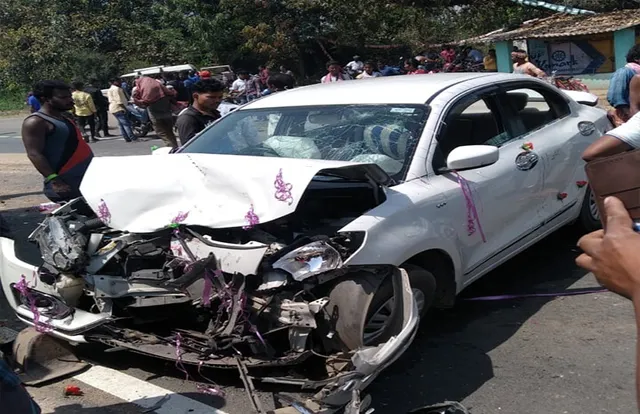 ବର ଗାଡ଼ିକୁ ଧକ୍କା ଦେଲା ଟ୍ରଲର୍‌: ବର ସମେତ ୪ ଆହତ