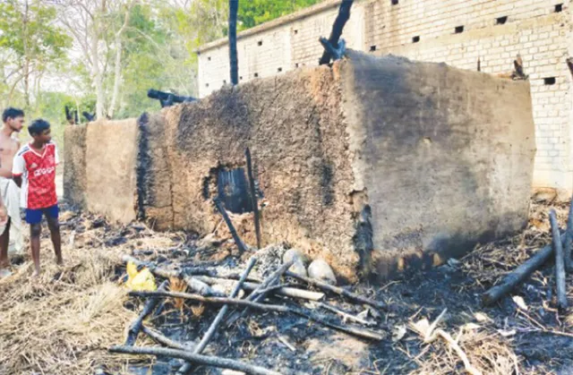 ଘରେ ନିଆଁ ଲାଗି ପକ୍ଷାଘାତ ରୋଗୀ ଜୀବନ୍ତ ଦଗ୍ଧ