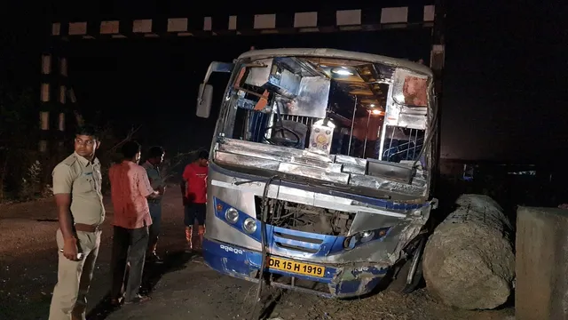 ଅନୁଗୁଳରୁ ସମ୍ବଲପୁର ଆସୁଥିବା 'ଗରୁଡ଼' ବସ ଦୁର୍ଘଟଣାଗ୍ରସ୍ତ, ୨୦ରୁ ୩୦ ଯାତ୍ରୀ ଆହତ ସୂଚନା