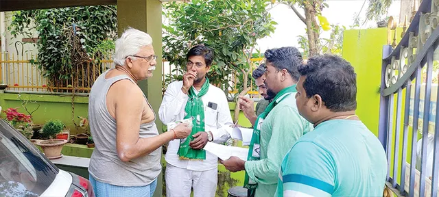 ୱାର୍ଡ: ୧: ଘରକୁ ଘର ବୁଲିଲେ ବିଜେଡି ପ୍ରାର୍ଥୀ