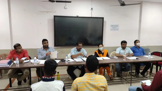 ଗୋଲାପି ସ୍ଲିପ ଦେଖାଇ ଅଧ୍ୟକ୍ଷ ଓ ହଳଦିଆ ସ୍ଲିପ ଦେଖାଇ କାଉନସିଲରକୁ ଭୋଟ୍‌ ଦେବେ ମତଦାତା