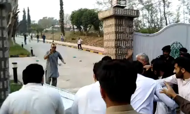 ପାକିସ୍ତାନରେ ତେଜିଲା ରାଜନୈତିକ ଅସ୍ଥିରତା :  ବିରୋଧୀ ସାଂସଦ ଲୁଚିଥିବା ସିନ୍ଧ ହାଉସରେ ଜବରଦସ୍ତି ପଶିଲେ ଶାସକ ଦଳର ସାଂସଦ