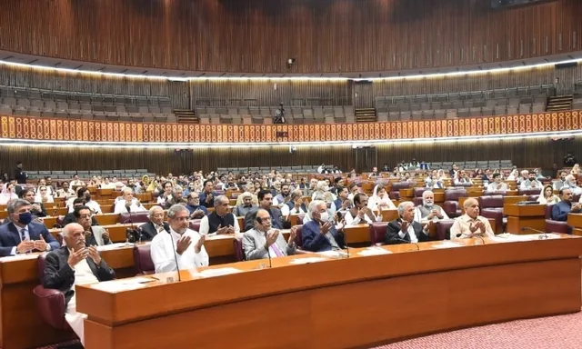 ପାକିସ୍ତାନ ସଂସଦରେ ଆଗତ ହୋଇପାରିଲାନି ଅନାସ୍ଥା ପ୍ରସ୍ତାବ, ଗୃହ ସୋମବାର ପର୍ଯ୍ୟନ୍ତ ମୁଲତବୀ