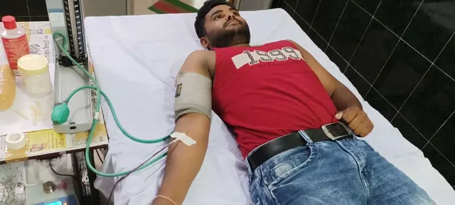 ଭଲ ଖବର: ୪୦ କିଲୋମିଟର ଯାଇ ରକ୍ତଦାନ କଲେ, ରୋଗୀଙ୍କ ଜୀବନ ବଞ୍ଚାଇଲେ