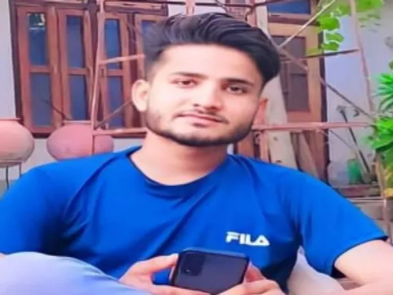 ବନ୍ଧୁକ ସହ ସେଲ୍ଫି ନେଉଥିବା ବେଳେ ଫୁଟିଲା ଗୁଳି: ଯୁବକ ମୃତ