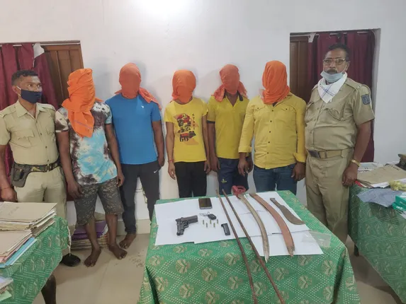 ଡକାୟତି ଯୋଜନା ପଣ୍ଡ; ୫ ଗିରଫ, ବନ୍ଧୁକ ସହ ବିପୁଳ ମାରଣାସ୍ତ୍ର ଜବତ 