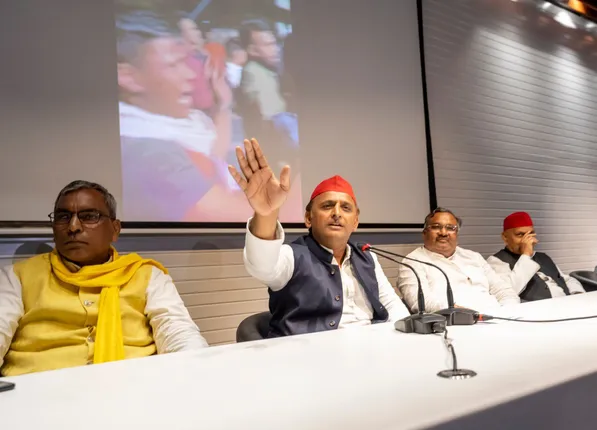 ବିଜେପି ଇଭିଏମ୍ ଚୋରି କରି ନିର୍ବାଚନ ଜିତିବାକୁ ଚେଷ୍ଟା କରୁଛି : ଅଖିଳେଶ