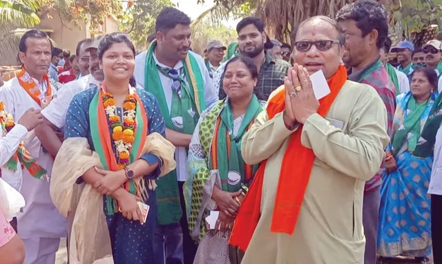 ଚୌଦ୍ବାର ରାଜନୀତି ସରଗରମ୍, ପ୍ରଚାର ବେଳେ ବିଜେଡି-ବିଜେପି ଅଧ୍ୟକ୍ଷା ପ୍ରାର୍ଥୀ ସାମ୍ନାସାମ୍ନି