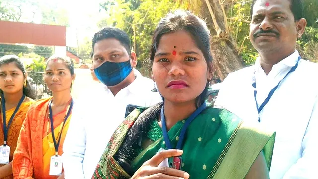 କୋରାପୁଟ: ଗେଷ୍ଟ ଫାକଲ୍ଟିରୁ ଜିଲ୍ଲା ପରିଷଦ ଅଧ୍ୟକ୍ଷା ହେ‌ଲେ ବନ୍ଧୁଗାଁର ସସ୍ମିତା