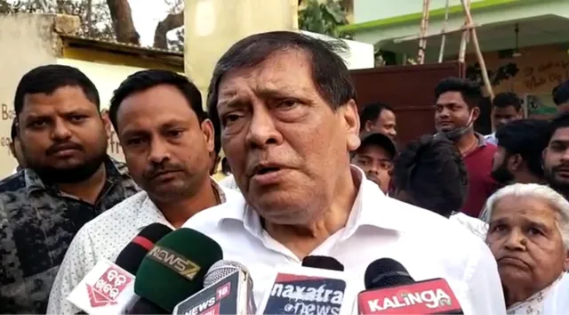 ଅଧ୍ୟକ୍ଷ ଟିକଟକୁ ନେଇ ଦଳୀୟ କାର୍ଯ୍ୟାଳୟରେ ଅସନ୍ତୁଷ୍ଟ ପ୍ରାର୍ଥୀଙ୍କ ଗଣ୍ଡଗୋଳ, ବିଧାୟକଙ୍କୁ ଅସଦବ୍ୟବହାର