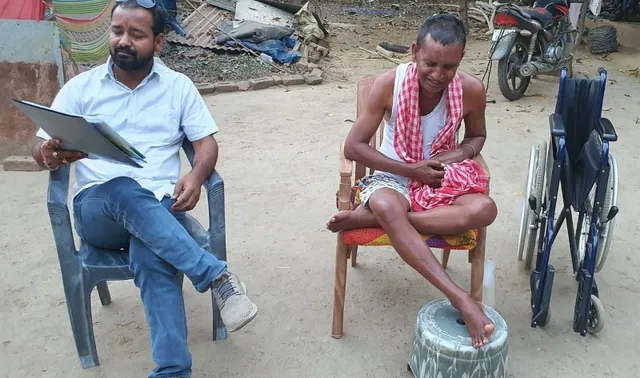 ପାରାଲାସିସ ପୀଡିତ ରଞ୍ଜିତଙ୍କୁ ସହଯୋଗର ହାତ ବଢାଇଲେ ବିନୋଦ