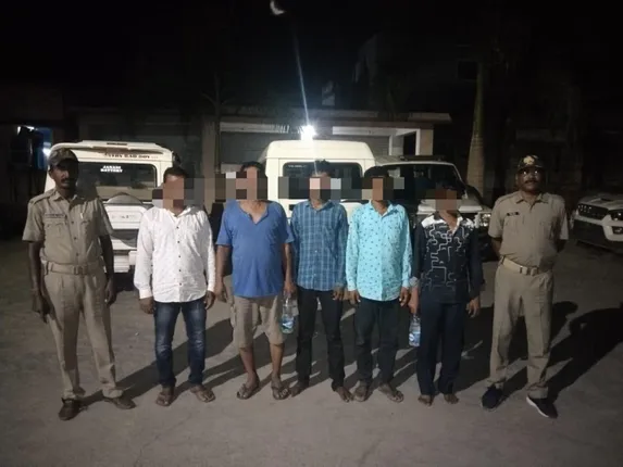 ୪ ରାଜ୍ୟରେ ଚାଲିଥିଲା ଠକେଇ, ଜାଲ ନୋଟ କାରବାରର ପର୍ଦାଫାସ କଲେ ଏସଡିପିଓ, ୫ ଗିରଫ