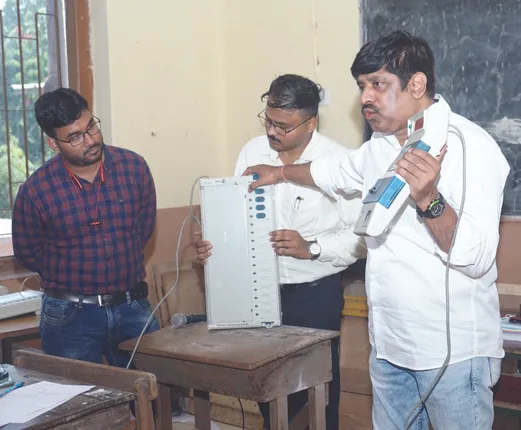 ପୌର ନିର୍ବାଚନ ପାଇଁ ତାଲିମ୍‌ ନେଲେ ଅଧିକାରୀ ଓ କର୍ମଚାରୀ