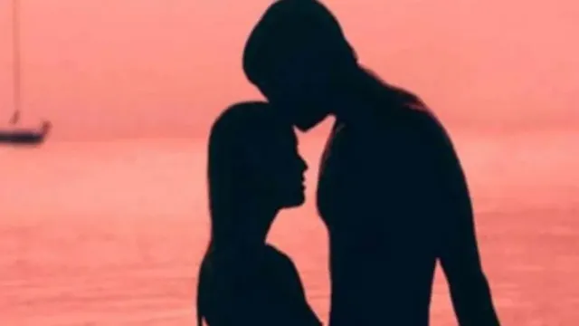 ପ୍ରେମରେ ଅସଫଳ ହୋଇ ‌ନିଜ ପେଟରେ ଛୁରୀ ଭୁସିଲେ  ଓ ରକ୍ତ ଜୁଡୁବୁଡୁ ଅବସ୍ଥାରେ ହସ୍ପିଟାଲ୍‌ରେ ପହଞ୍ଚିଲେ ଯୁବକ