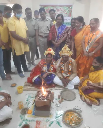 ଚୌଦ୍ୱାର ଜେଲ୍‌ରେ ଅଭିଯୁକ୍ତ-ପୀଡ଼ିତାଙ୍କ ବିବାହ, ମେହେନ୍ଦୀ ପରଂପରା ସହ ଭୋଜିଭାତର ଆସର