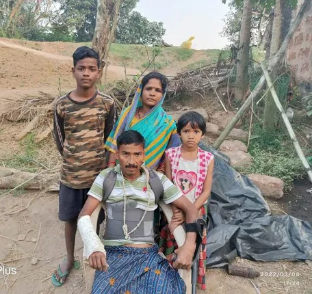 ବାପା-ମା’ ଓ ପୁଅ ଶଯ୍ୟାଶାୟୀ, ଅସହାୟ ପରିବାରକୁ ସହାୟତା ପାଇଁ ନିବେଦନ