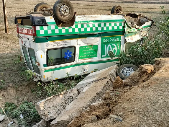 ୧୦୮ ଆମ୍ବୁଲାନ୍ସ ଦୁର୍ଘଟଣାଗ୍ରସ୍ତ: ୪ ଆହତ