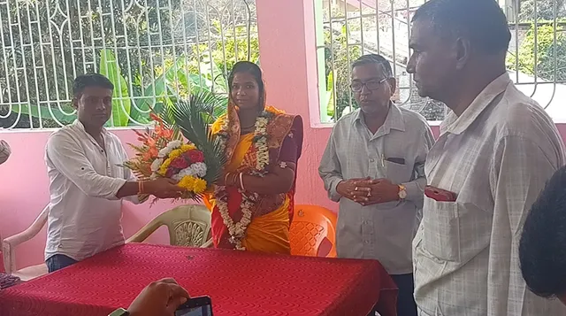 ସ୍ୱାମୀଙ୍କଠାରୁ ସରପଞ୍ଚ ଦାୟିତ୍ୱ ଗ୍ରହଣ କଲେ ପତ୍ନୀ