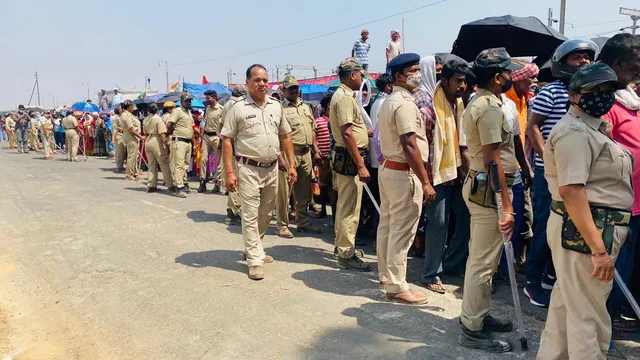 ରେଳ ଓଭରବ୍ରିଜ ନିର୍ମାଣକୁ ବିରୋଧ: ରାଉରକେଲା-ଝାରଖଣ୍ଡ ରାସ୍ତା ଅବରୋଧ