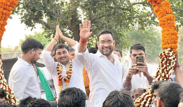 ବରୀ ବିଧାୟିକାଙ୍କୁ ପଛରେ ପକାଇଲେ ବିଜେଡ଼ି ଯୁବନେତା ବିଶ୍ୱ ରଞ୍ଜନ ମଲ୍ଲିକ