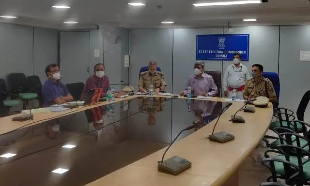 ଶାନ୍ତି ଶୃଙ୍ଖଳାର ସହିତ ପୌର ନିର୍ବାଚନ ପରିଚାଳନା ପାଇଁ ଜିଲ୍ଲାପାଳ-ଏସ୍‌ପିଙ୍କ ସହ କଥା ‌ହେଲେ ରାଜ୍ୟ ନିର୍ବାଚନ କମିସନର