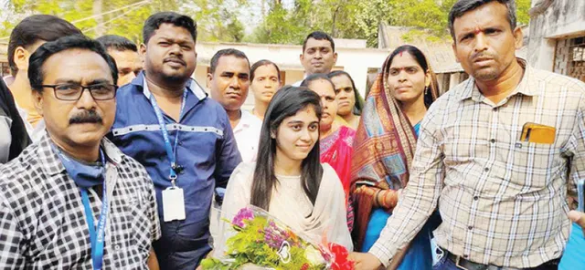 ଧରା‌କୋଟ ରାଜା ସୁଲକ୍ଷଣା ଜିତିଲେ, ରାଜନୀତିର ପାଦ ‌ଥାପି ୨୫ ବର୍ଷ ବୟସରେ ବ୍ଲକ୍ ଅଧ୍ୟକ୍ଷା