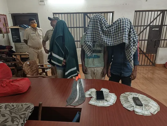 ପୁଲିସ ପଞ୍ଝାରେ ୩ କୁଖ୍ୟାତ ଲୁଟେରା: ୬ ମାସରେ ଲୁଟିଥିଲେ ୮ ଲକ୍ଷରୁ ଅଧିକ ଟଙ୍କା