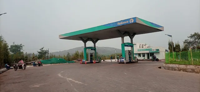 ବନ୍ଧୁକ-ଭୁଜାଲି ଦେଖାଇ ପେଟ୍ରୋଲ ପମ୍ପରୁ ୨୦ଲକ୍ଷ ଟଙ୍କା ଧରି ୬ ଲୁଟେରା ଚ଼ମ୍ପଟ