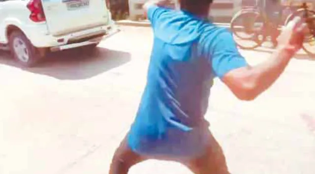 କେନ୍ଦ୍ରାପଡ଼ାରେ ବିଜେଡି ଗୋଷ୍ଠୀ କନ୍ଦଳର ଉଗ୍ରରୂପ: ବିଧାୟକ, ବ୍ଳକ ଅଧ୍ୟକ୍ଷଙ୍କୁ ଅସନ୍ତୁଷ୍ଟଙ୍କ ଆକ୍ରମଣ