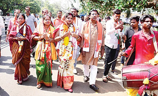 କର୍ପୋରେଟର୍‌ ପାଇଁ ପ୍ରାର୍ଥିପତ୍ର ଦାଖଲ: ବିନା ଟିକେଟ୍‌ରେ ବିଜେପିର ତିନି ପ୍ରାର୍ଥୀ