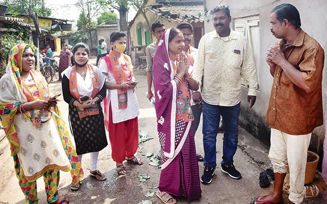 ଭୁବନେଶ୍ୱର ମହାନଗର ନିଗମ ୱାର୍ଡ ନମ୍ବର ୧୬ରେ ପ୍ରଚାର ମଇଦାନରେ ସ୍ୱାମୀ-ସ୍ତ୍ରୀ