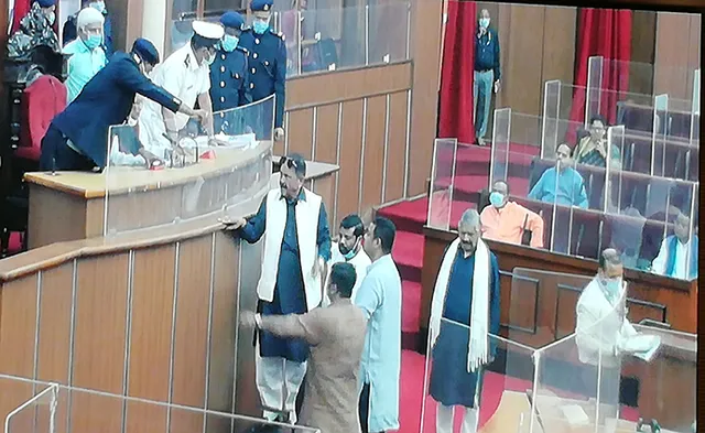 କଂଗ୍ରେସର ହଟ୍ଟଗୋଳ, ପ୍ରଶ୍ନକାଳ ବାତିଲ