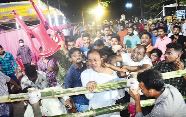 ଭୋଟ୍‌ ଗଣତି ପୂର୍ବରୁ ବିଜେବି କଲେଜ ଷ୍ଟ୍ରଙ୍ଗ୍‌ ରୁମ୍‌ ସାମ୍ନା ପାଲଟିଲା ରଣକ୍ଷେତ୍ର