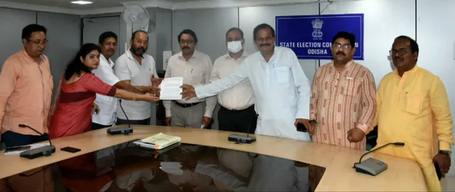 ‘ନକଲି ଭୋଟରଙ୍କୁ ବାଦ୍ ଦିଆଯାଉ’, କମିସନରଙ୍କୁ ଭେଟିଲା ବିଜେପି ପ୍ରତିନିଧି ଦଳ