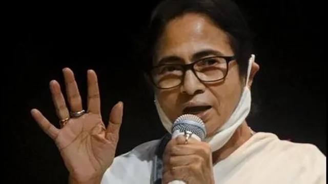 ଖରାପ୍‌ ପାଗ ପାଇଁ ଜରୁରୀ ଅବତରଣ କଲା ମମତାଙ୍କ ହେଲିକପ୍ଟର: ଆଣ୍ଠୁ ଓ ପିଠିରେ ସାମାନ୍ୟ ଆଘାତ