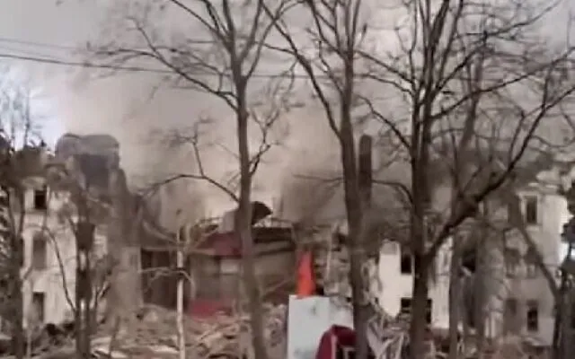 ଥିଏଟର ଉପରେ ରୁଷର ବୋମାମାଡ଼