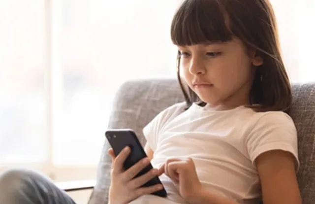 କୋଭିଡ୍‌ ପ୍ରଭାବ: ମୋବାଇଲ ଛୋଟ ପିଲାଙ୍କ ଆଖି ଖରାପର ମୁଖ୍ୟ କାରଣ