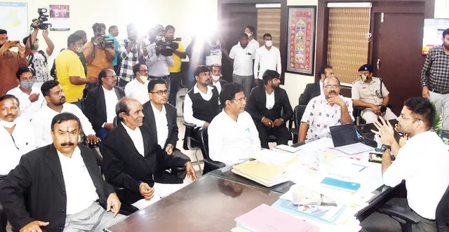 ଐତିହ୍ୟ କରିଡର୍‌: ଲାଗିରହିଛି କେଁ, ନିର୍ମାଣ ସ୍ଥାନରେ ଓକିଲଙ୍କ ପ୍ରତିବାଦ