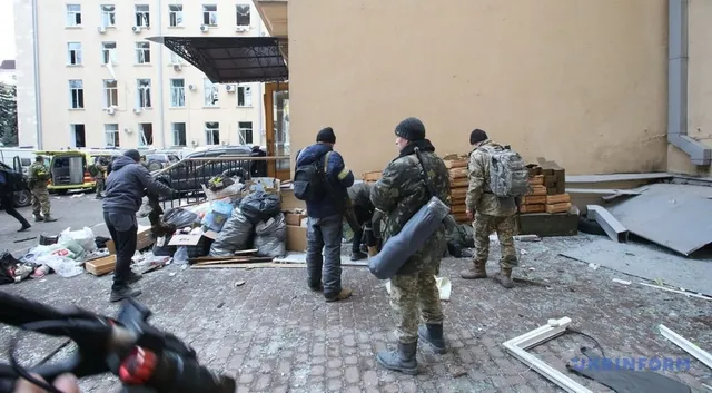 ସେବ୍‌ରୋଦ୍‌ନେସ୍କ ସହରରେ ରୁଷ୍‌ର ଆକ୍ରମଣ,୧୦ ମୃତ: କିବ୍‌ରୁ ଉଦ୍ଧାର କାର୍ଯ୍ୟ ଜୋରଦାର, ସୁରକ୍ଷା ଦେବାପାଇଁ ନାଗରିକ ପ୍ରସ୍ତୁତ