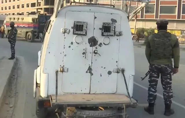 ଶ୍ରୀନଗର ଏନ୍‌କାଉଣ୍ଟର୍‌ରେ ଖାନ୍‌ମୋହ୍‌ ସରପଞ୍ଚ ହତ୍ୟାକାଣ୍ଡରେ ଜଡ଼ିତ ଥିବା ୩ ଆତଙ୍କବାଦୀ ନିହତ