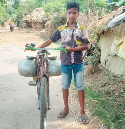 ପାଣି ଟୋପେ ପାଇଁ....  ଯିବାକୁ ପଡ଼ୁଛି ୨ କିମି, କାମରେ ଲାଗୁନି ପ୍ରକଳ୍ପ ନଳକୂପରୁ ବାହାରୁଛି ଖାର ଜଳ